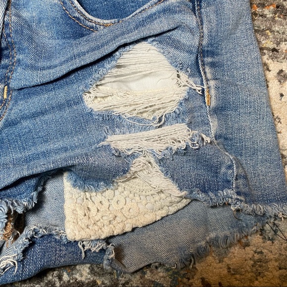 American Eagle Ne(x)t Level High-Waisted Denim Short Short with White Lace - Picture 5 of 7